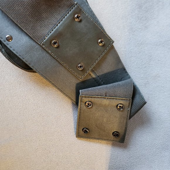 NWOT Hand-made unique gray leather wide belt with large Rose flower SZ M/L - Picture 6 of 6